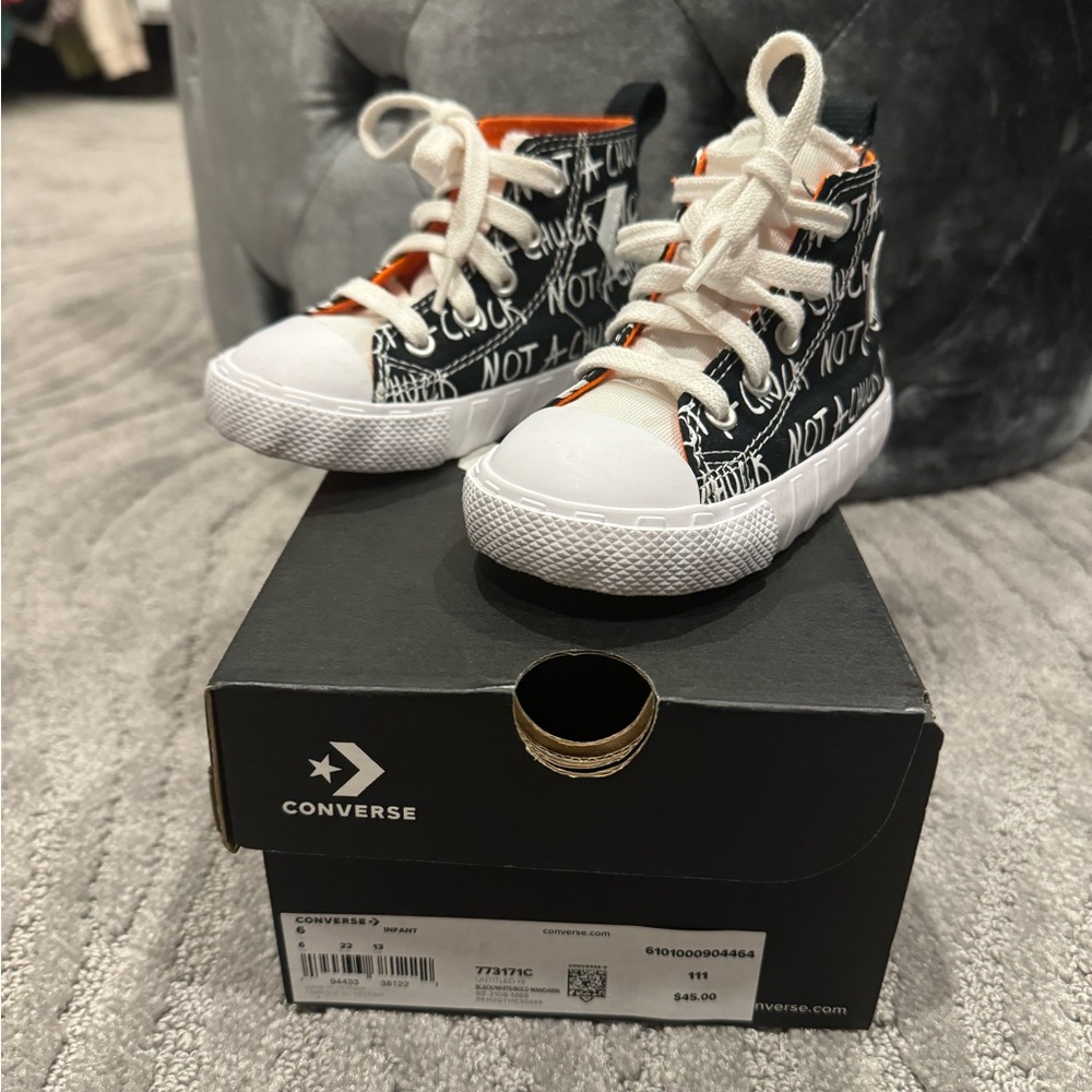 Converse sneakers. Size 6. Worn once. Excellent condition